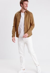 BONOBO Jeans MIT LANGEN ÄRMELN - Camicia - vert kaki