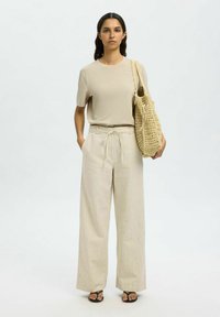 Selected Femme ESSENTIAL BOXY NOOS - T-shirt basic - oatmeal