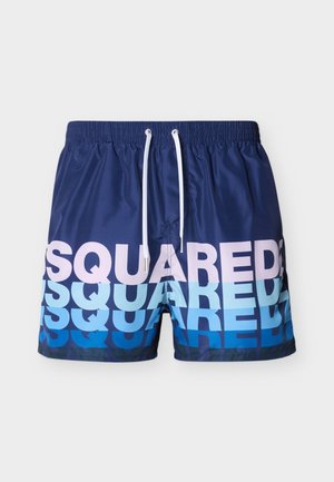 Marinblå badshorts med vit dragsko, med ett gradienttextmönster i rosa och blått som övergår från ljust till mörkt vid fållen.