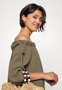 ONLY ONLTILLA THYRA OFF SHOULDER DRESS  - Vestido de dia - deep lichen green