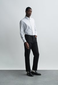 Maison Kitsuné Vaqueros rectos - black