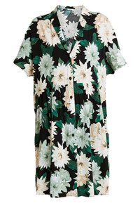 Blommig skjortklänning med korta ärmar, svart bakgrund, stora vita och gröna blommönster, knappframsida och avslappnad passform.