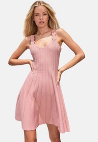 SKATER V-NECK MINI CABLE SUMMER - Rochie tricotată - pink