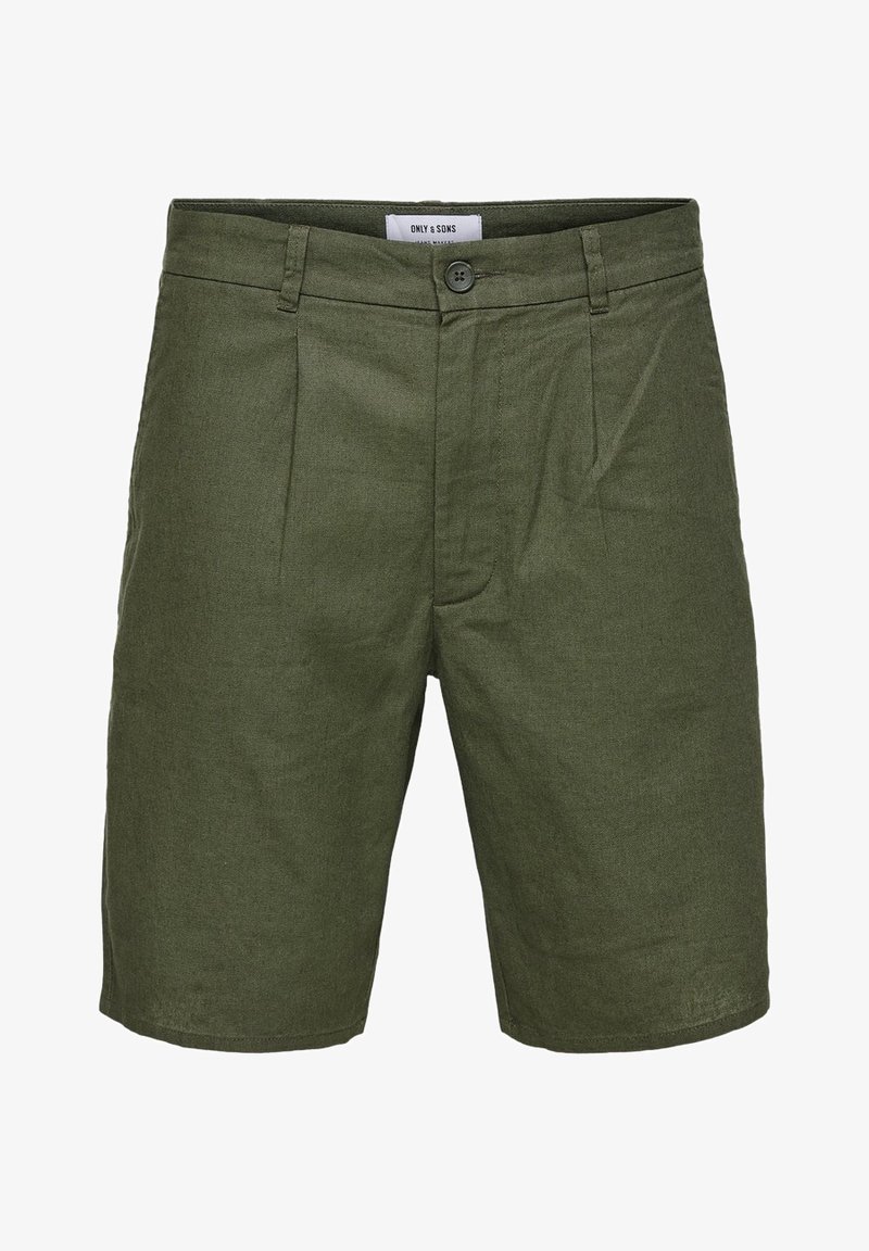Shorts vert olive en tissu tissé, avec un devant plat à plis, fermeture à bouton et poches latérales. Texture lisse.