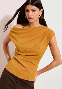 Nem kiválasztott, ochre yellow