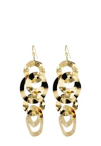 Orecchini in metallo dorato caratterizzati da forme circolari collegate con una texture martellata. Il design include finiture lucide e opache alternate.