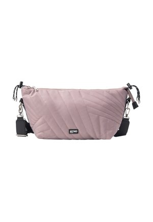 Hellviolette gesteppte Umhängetasche mit schwarzem verstellbarem Riemen und silbernem Reißverschluss, mit kleinem Markenlogo vorne in der Mitte.