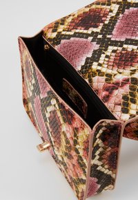 Pieces Ledvinka - pink