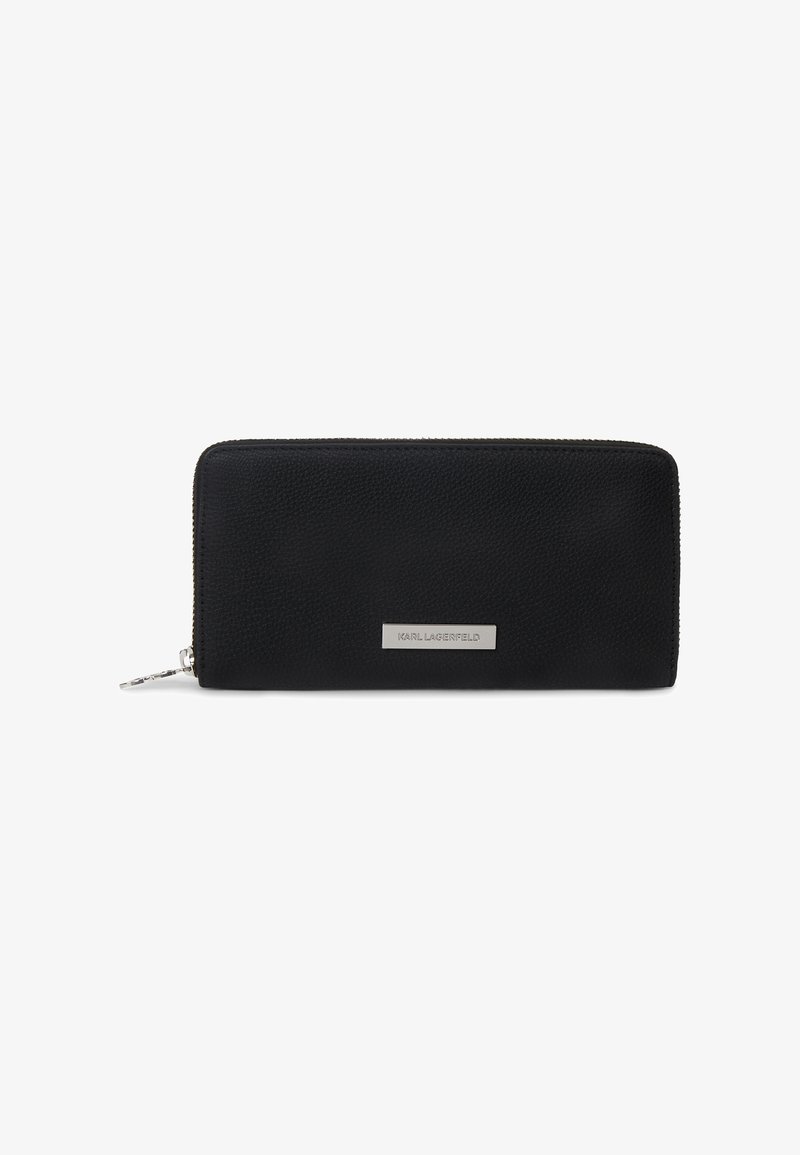 Portefeuille en cuir noir avec fermeture éclair tout autour et plaque logo en métal argenté portant la mention "KARL LAGERFELD" au centre devant.