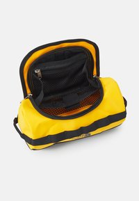 The North Face TRAVEL CANISTER - Mosózsák - summit gold/black