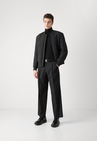 BOSS OSTRONG - Bomber stiliaus striukė - black