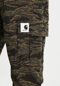 Carhartt WIP Kapsáče - dark green