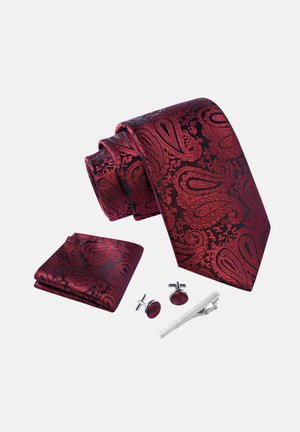 Rote Krawatte mit Paisleymuster, passendes Einstecktuch, silberne Manschettenknöpfe und Krawattennadel. Strukturierter Stoff mit glänzender Oberfläche.