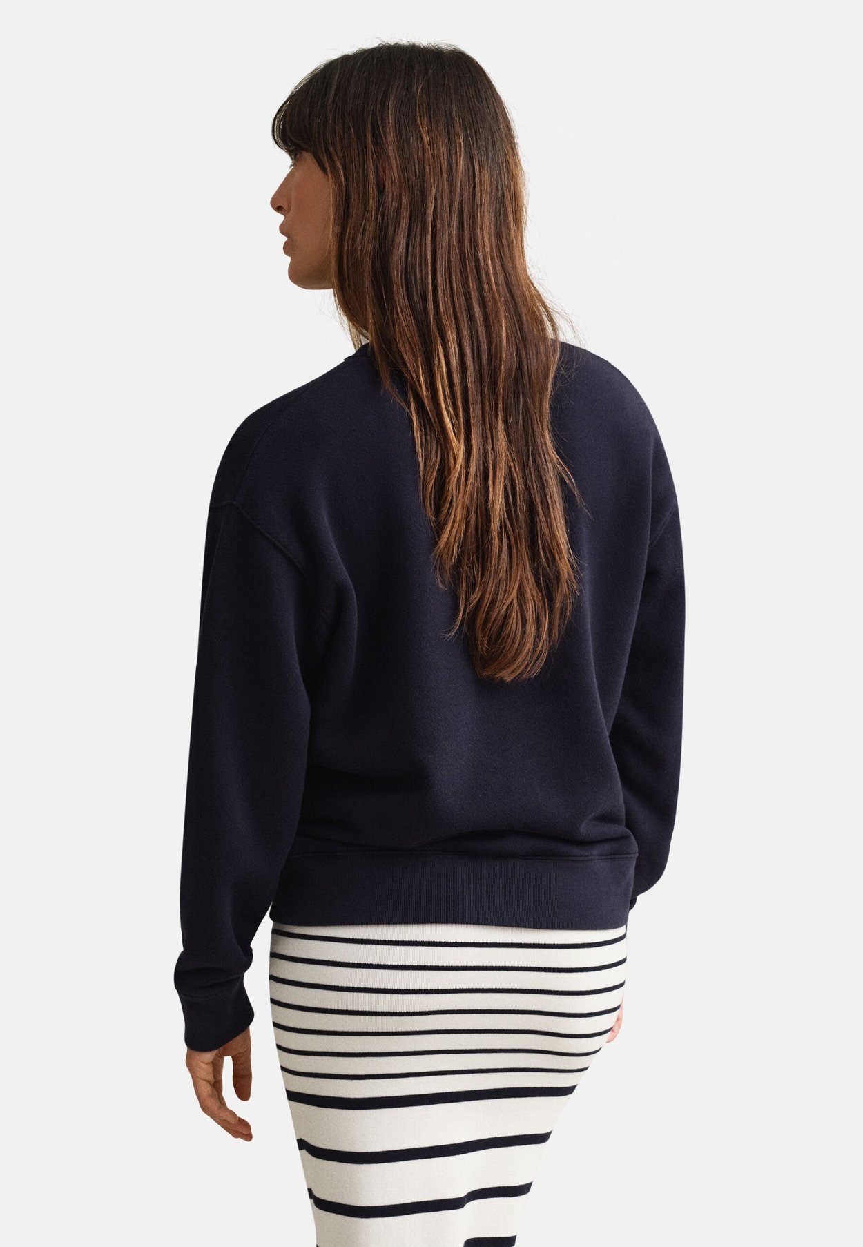 GRAPHIC C NECK
