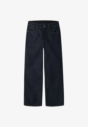 Jean en denim bleu foncé à jambes larges, avec bouton et fermeture éclair à l'avant, passants pour ceinture et design à cinq poches.
