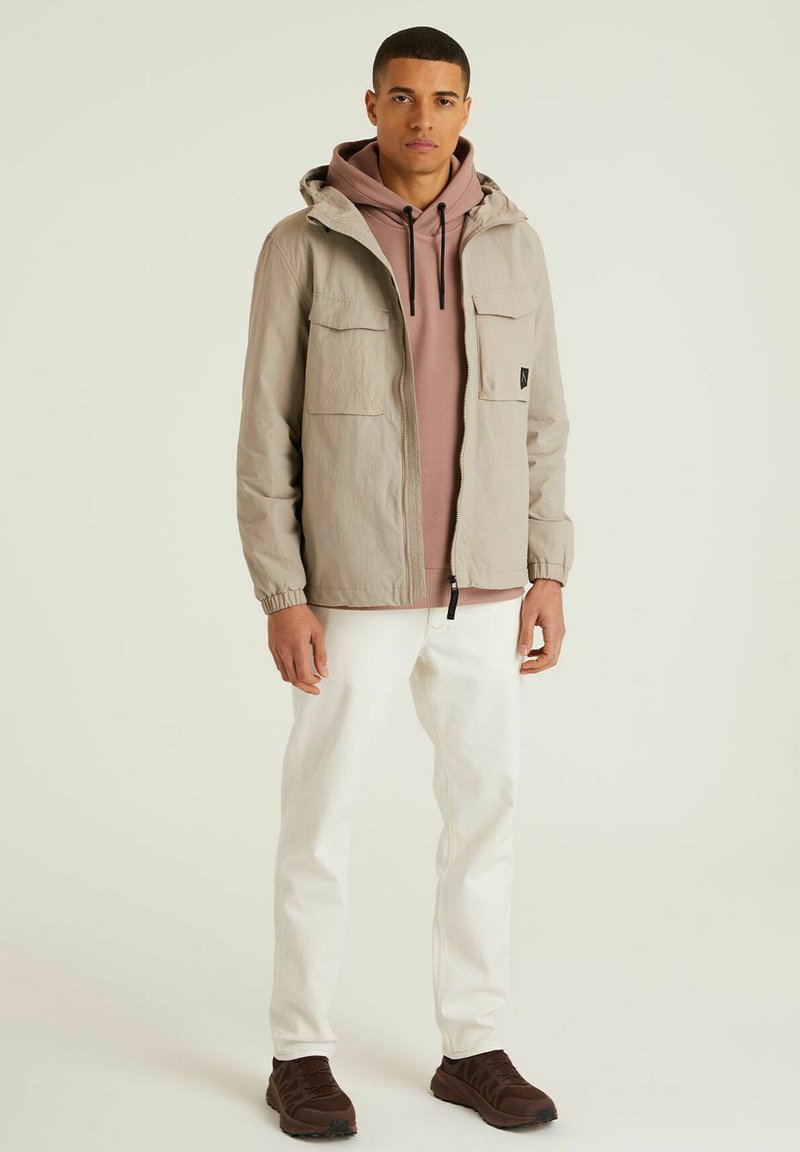 CHASIN’ Lichte jas beige