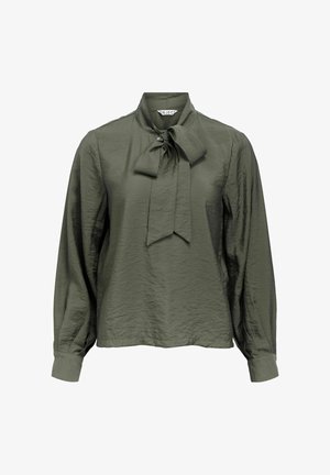 Olive rohelise värvi pluus, mis on valmistatud tekstuursetest kangast, mille kaeluses on sanga nööp ja pikad varrukad, ning millel on mugav lõige.