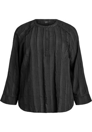 Crna majica dugih rukava s okruglim izrezom, zatvaranjem na gumbi i vertikalnim teksturiranim prugama. Opušteni kroj i manžetne na rukavima.