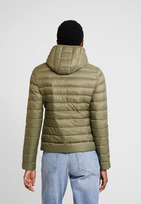 Zalando Essentials Dunjacka - olive