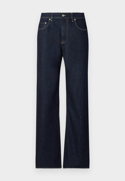 Σκούρο μπλε τζιν παντελόνι με κανονική εφαρμογή, διαθέτει πέντε τσέπες, κίτρινα ραφή που ξεχωρίζει και κούμπωμα από μέταλλο.