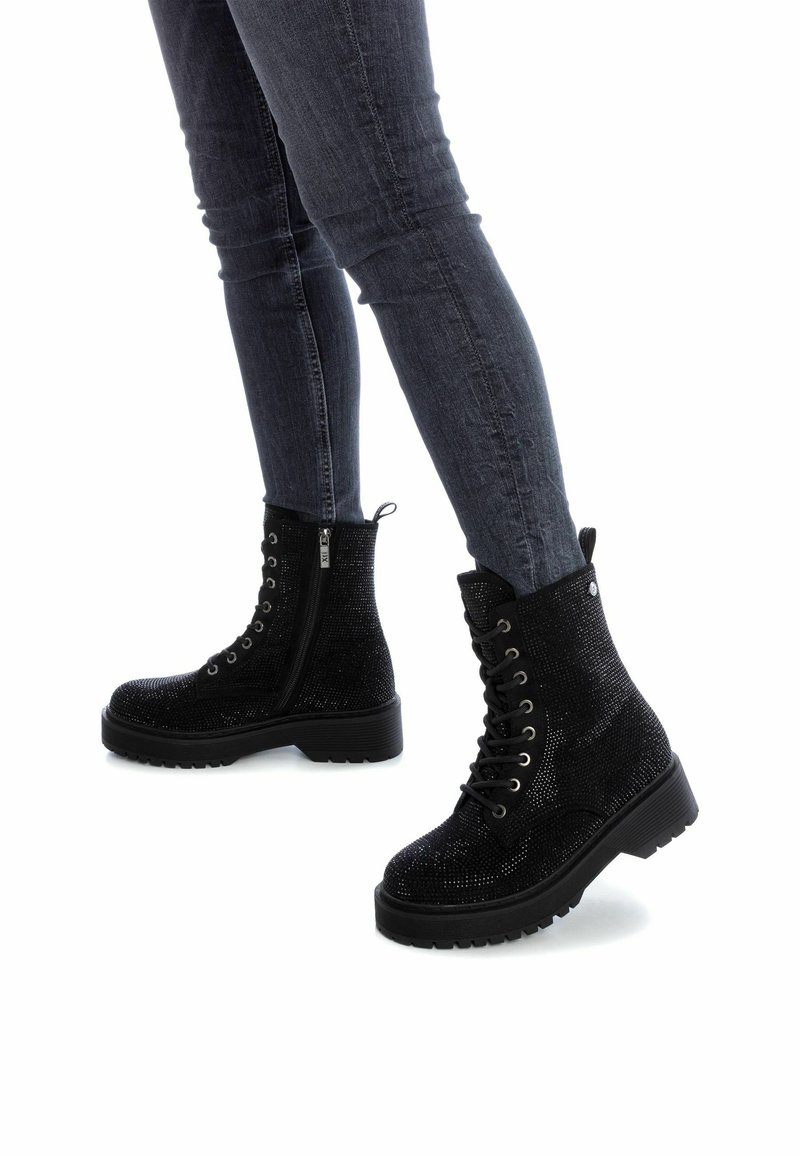 XTI Botines con cordones - black