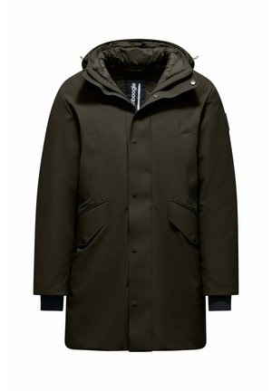 Oliwkowa parka, wykonana z gładkiego materiału. Posiada kaptur, zapięcia na guziki, dwie przednie kieszenie oraz ciemnoniebieskie dzianinowe mankiety.