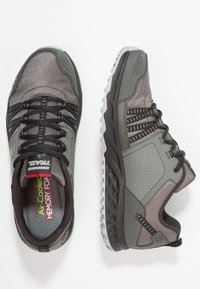 Skechers ESCAPE PLAN - Sneakers basse - charcoal/black