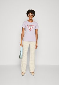 Guess ORIGINAL - Apdrukāts T-krekls - new light lilac