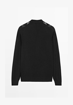 Schwarzer Pullover mit langen Ärmeln, Rundhalsausschnitt und strukturierten grauen Akzenten an den Schultern. Glatter Stoff, schlichtes Design und figurbetonte Form.