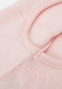Molo URSO BALACLAVA UNISEX - Čiapka - wild rose