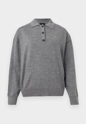 Pull en tricot gris à manches longues avec un col polo et trois boutons noirs sur la patte de boutonnage avant.