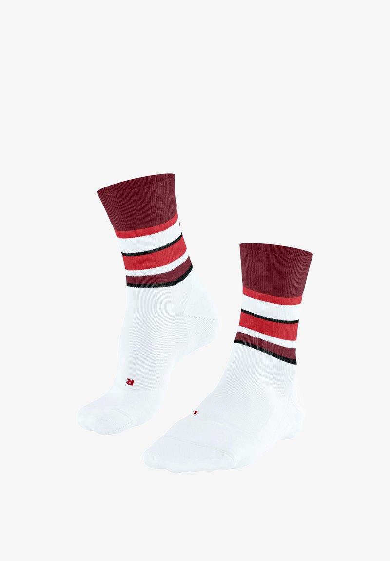 Chaussettes blanches montantes avec des bords écarlates et des rayures horizontales rouges, blanches, noires et écarlates autour de la cheville.