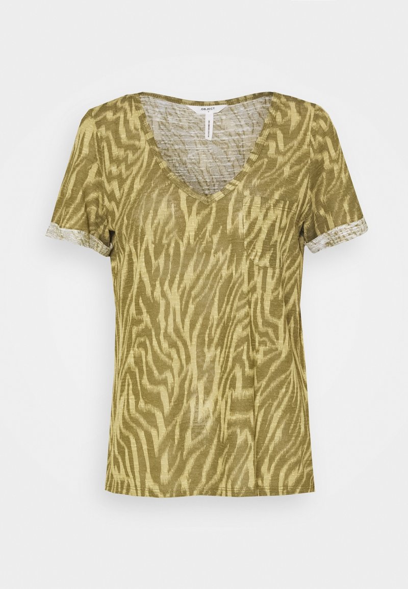 Olivově zelené tričko s výstřihem do V a vzorem zebry, krátké rukávy a náprsní kapsa. Vyrobeno z lehké texturované látky.