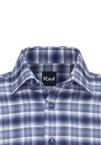 Camicia a quadri blu e bianchi con colletto button-down, caratterizzata da una texture liscia e un'etichetta scura con la scritta "Kauf" all'collo.
