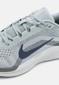 Nike Performance AIR WINFLO 11 - Scarpe da corsa su strada - lt pumice/obsidian-iron grey-lt silver-pure platinum-jade horizon