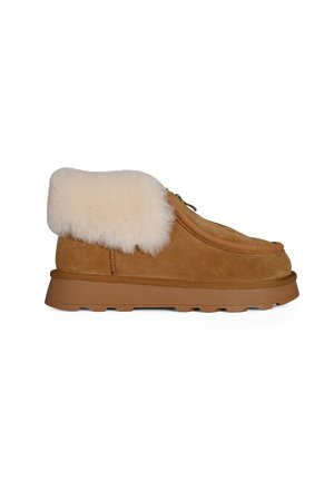 Tannfarbene Wildleder-Ankle Boots mit einem weichen cremefarbenen Fellabschluss, ausgestattet mit einem seitlichen Reißverschluss und einer dicken braunen Gummisohle, entworfen für Komfort und Wärme.