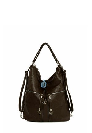 Brūna mākslīgā āda rokassoma ar teksturētu apdari, vaļīgu formu, divām rāvējslēdzēja priekšējām kabatām un dubultām plecu siksnām.