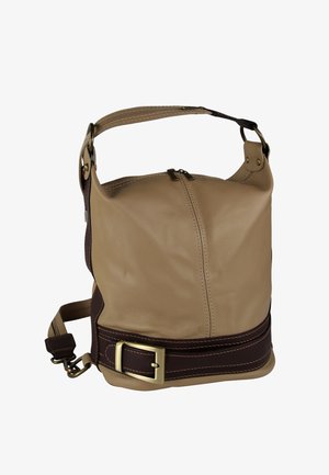 Taspak van lichtbruin leer met een bruin accent aan de onderkant, voorzien van een ritssluiting, verstelbare band en goudkleurige accenten. Soepele textuur en eenvoudig ontwerp.