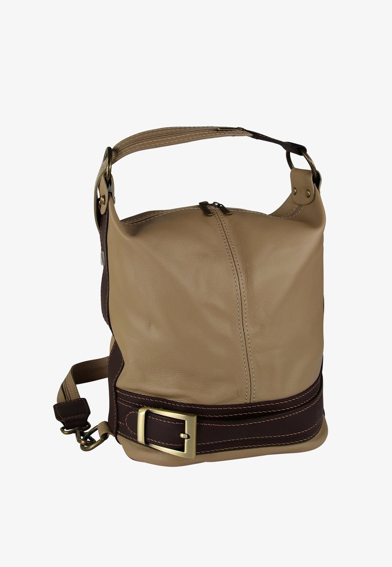 Taspak van lichtbruin leer met een bruin accent aan de onderkant, voorzien van een ritssluiting, verstelbare band en goudkleurige accenten. Soepele textuur en eenvoudig ontwerp.