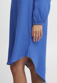 b.young BYIberlin - Abito a camicia - strong blue