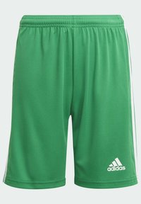 Groene sportshorts van lichtgewicht materiaal, met een gladde textuur, elastische tailleband en witte zijkanten met een Adidas-logo.