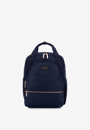 Marineblauwe nylon rugzak met dubbele bovenhandgrepen, goudkleurige hardware, een voorzak met rits en een zijvak van mesh voor extra opbergruimte.