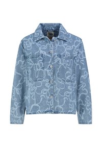 Hellblaue Jeansjacke mit einem abstrakten weißen Blumenmuster, einem umklappbaren Kragen, einer Knopfleiste vorne und zwei Brusttaschen.