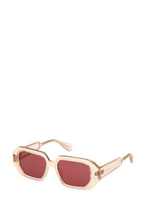 Occhiali da sole con lenti ottagonali di colore rosa. Montatura chiara e lucida con dettagli dorati e aste sottili. Design leggero, estetica moderna.