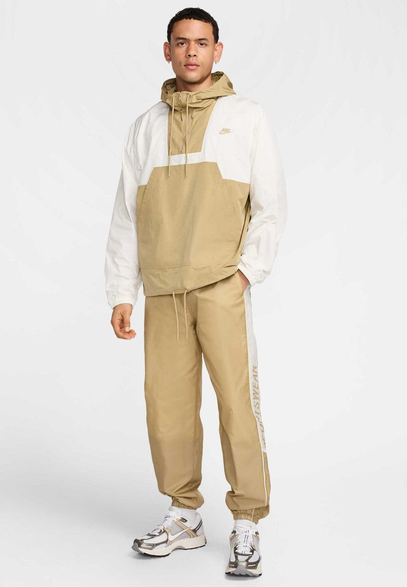Nike Sportswear Trainingsbroek beige Nike Sportswear Trainingsbroek beige