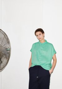 ARMEDANGELS ZONYAA  - Button-down blouse - bright lime