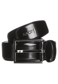 Cinturón de charol negro con un acabado brillante, que presenta una hebilla metálica plateada y el logo grabado "JOOP!" en la correa.