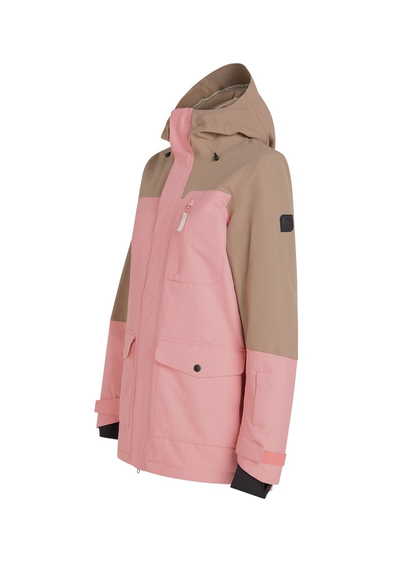 Gewatteerde jas met roze en beige kleurblokken, voorzien van een ritszak op de borst, twee voorzakken met klep en verstelbare manchetten.