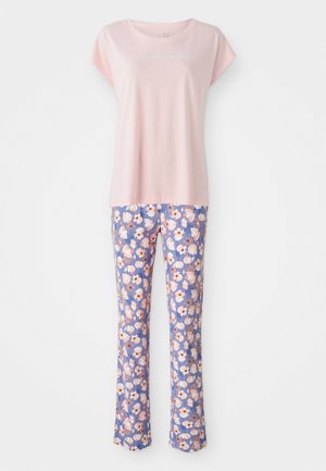 Šviesiai rožinis pižamų komplektas su trumpomis rankovėmis marškinėliais, kuriuose yra subtilus šūkis, ir plačiomis kelnėmis su gėlių raštu mėlynos, rožinės ir baltos spalvų atspalviais.