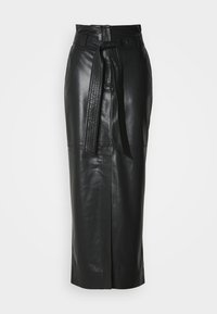 Mustast nahast seelik kõrge vöökohaga, vööga detailiga ja sirge lõikega. Omadab õrna läike ning esiosas lõhikut, mis lihtsustab liikumist.